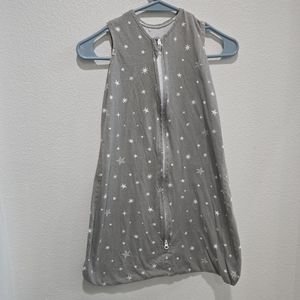 Amazon sleep sack , grey with white stars size 6 to 9 mos